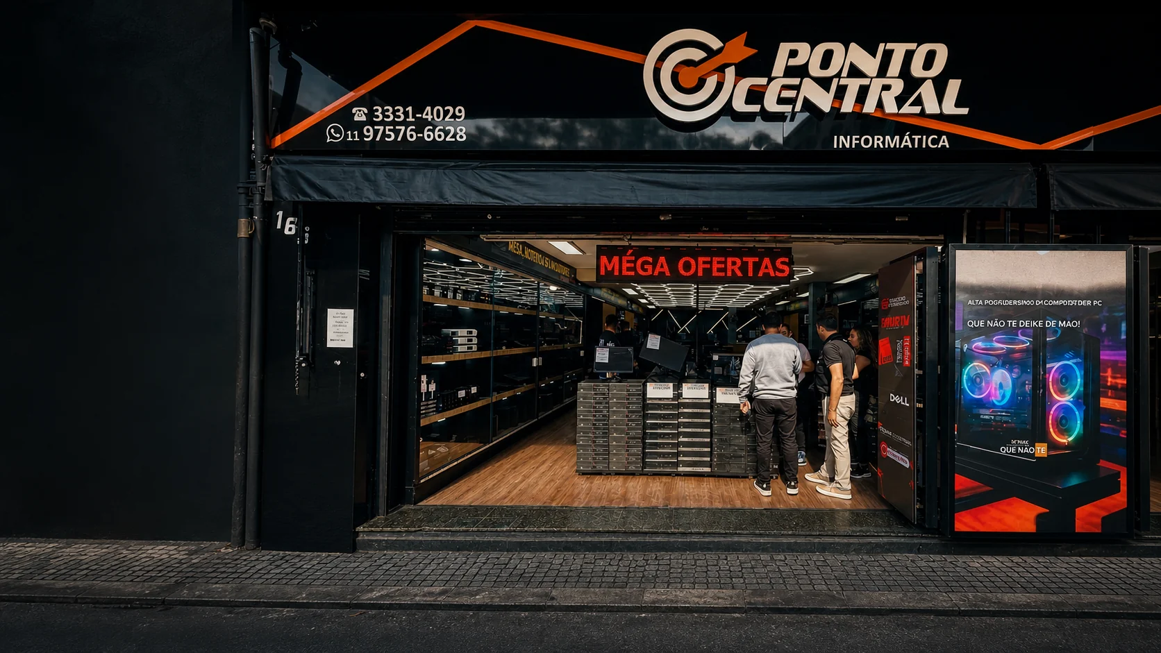 Fachada e interior da loja Ponto Central na Santa Ifigênia